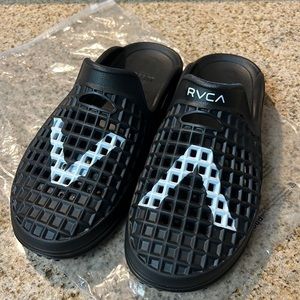 LUSSO CLOUD BLACK SLIPPERS RVCA BRAND NEW SLIP ON
